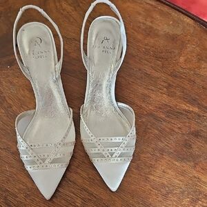 Adrianna Papell Cream And Silver Women's Shoes With Rhinestones.
